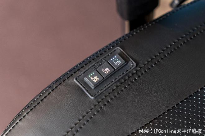 电竞椅 — 傲风M6Pro+体验瓦力游戏坐上真就不想起来！职业级